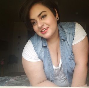 Meet your Posher, Becca